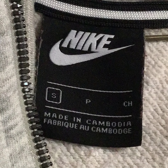 Nike Hooded Sweatshirts - Picture 3 of 4